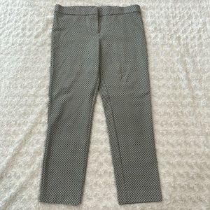 Size 10. Super stretchy dress pants. So comfy!